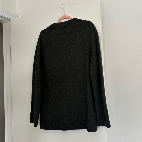 VINCE. Ribbed Shawl Collar Tunic in Moss - Picture 4 of 9